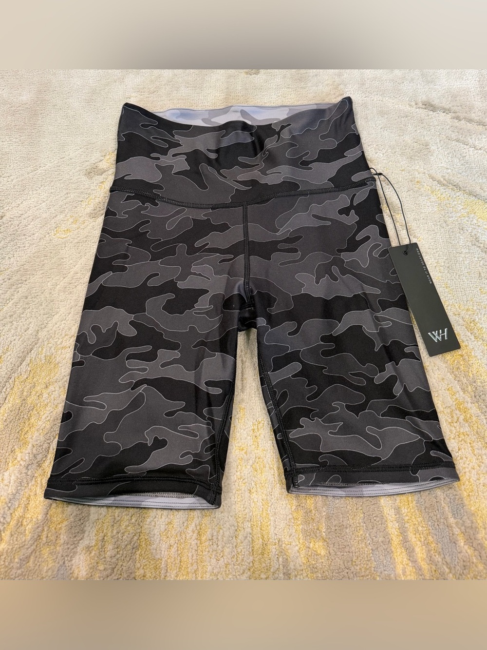 Wear It To Heart Kurt Reversible Black Line Camo Biker Shorts M NWT - Picture 5 of 9